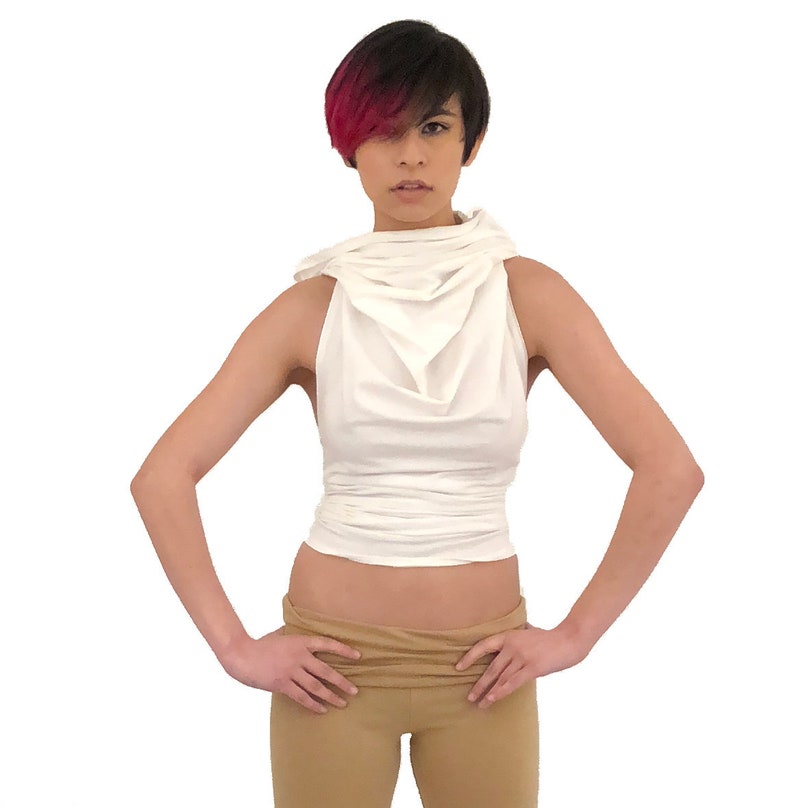 Top corto con capucha: ropa de festival con espalda abierta White