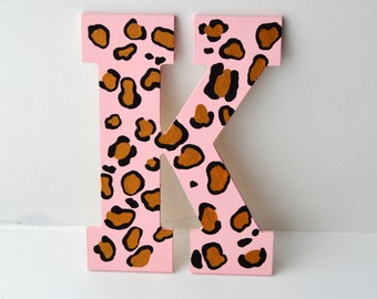 Letra con estampado de leopardo