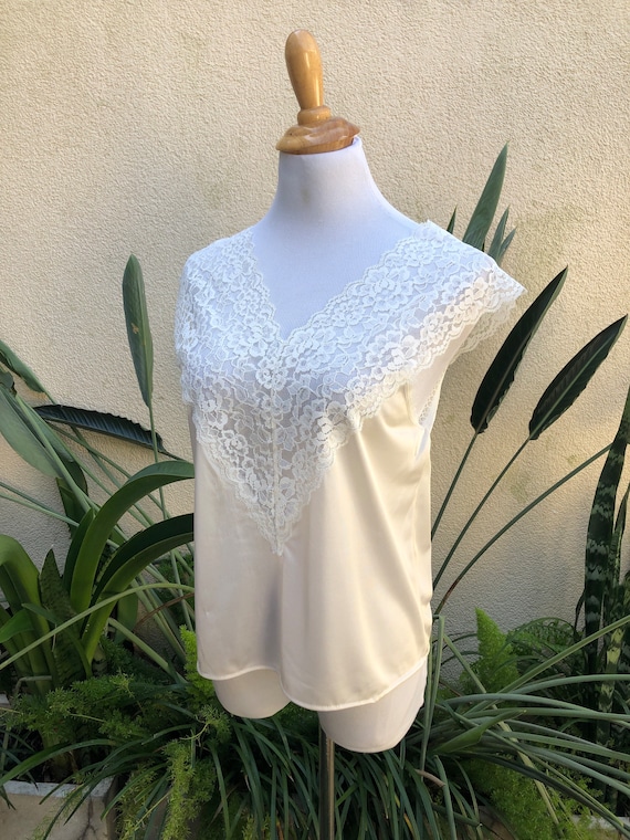 Vintage Collections etc. polyester lace off white 