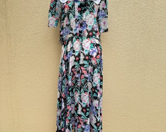 Andrea Gayle Short Sleeve Light Floral Dress with Layered Bold White Collar