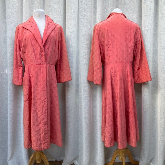 1940s Joan Iris coral salmon pink quilted hostess… - image 2
