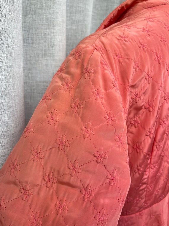 1940s Joan Iris coral salmon pink quilted hostess… - image 7