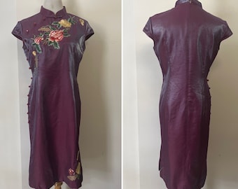 Chinese Vintage Smooth purple Cheongsam Dress Machine Embroidery floral motif