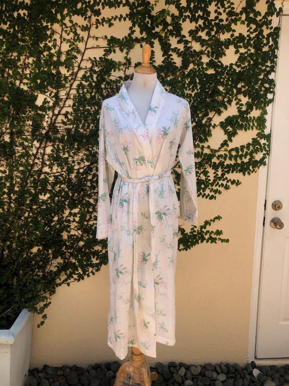 Romantic vintage floral Laura Ashley cotton robe