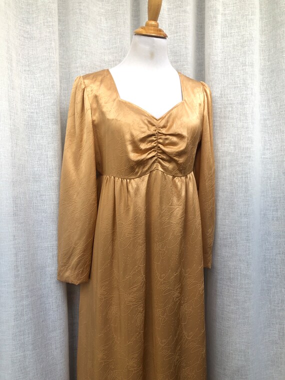 1970's satin Bronze Color Sweetheart neckline lon… - image 3