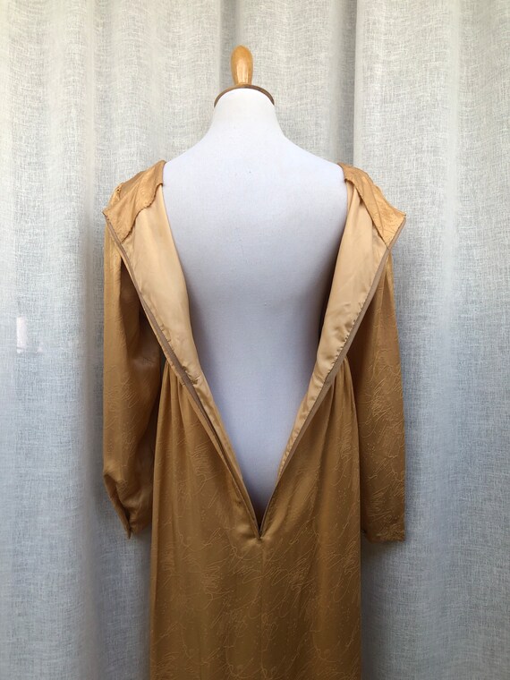 1970's satin Bronze Color Sweetheart neckline lon… - image 6