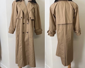 Vintage Bill Blass Tan Wool interior  trench coat, Sz 6