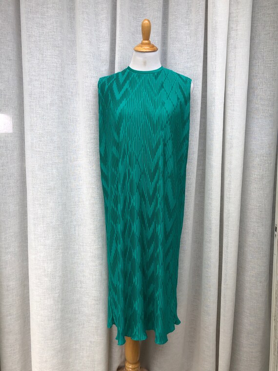 emerald green shift dress Vintage Chimney Ridge in Texted Polyester Floral Size:58 Long or 58 Regular Jacket+52/54 Adjustable Pants (Fabric: poly/rayon blend) 2021week52 A Line Christmas Party bishop sleeves SIZES 7