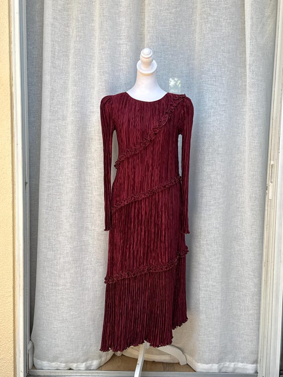 Mary MC Fadden Plisee Burgundy Bordeaux Tiered Long Sleeve Dress