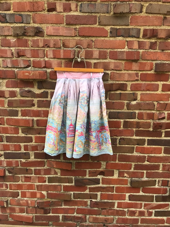 Xs • 1950s PAGODA PRINT cotton skirt • vintage fif