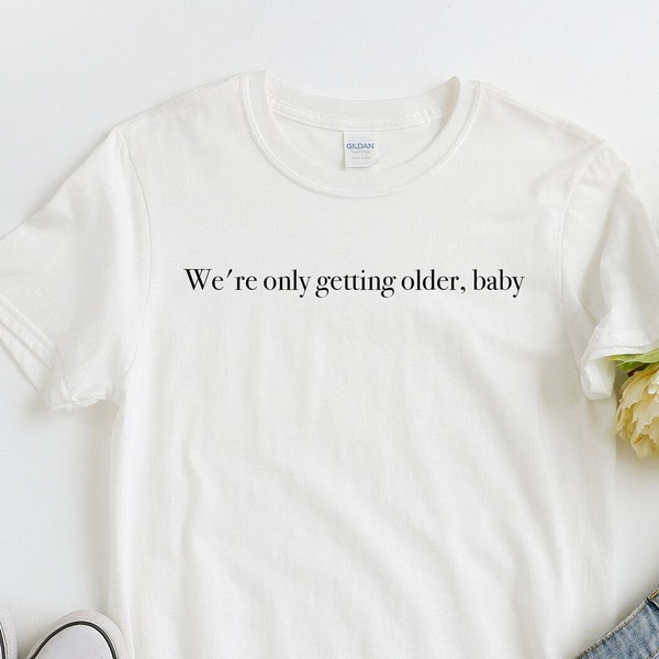 Solo estamos envejeciendo, bebé: camiseta fandom, una dirección, 1d, cambios nocturnos, camisa, música, inspirado, merchandising