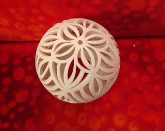 FÄCHERLICHTERKUGEL - 10 cm Durchmesser -  aus naturbelassenem, weißen Ton - ein Geschenk für viele Anlässe