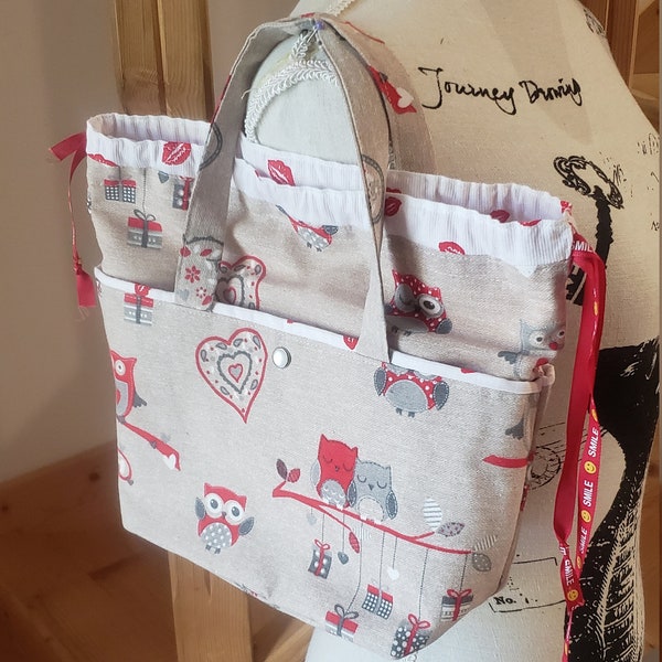 Petit sac bourse multipoche en coton imprimé hibou ,coeur rouge et beige.