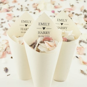 Cônes de confettis de mariage faits main personnalisés histoire d'amour - ivoire, blanc, kraft