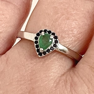 Dainty Teardrop Natural Emerald and Black Spinel Halo 925 Sterling Silver Ring Sz 5.75