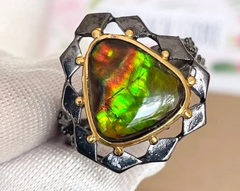 Natürlicher seltener kanadischer Ammolit Größe 9 Ring 925 Sterling Silber Schwarz Rhodium / Einzigartiger alter grüner Fossilien Ring handgefertigt