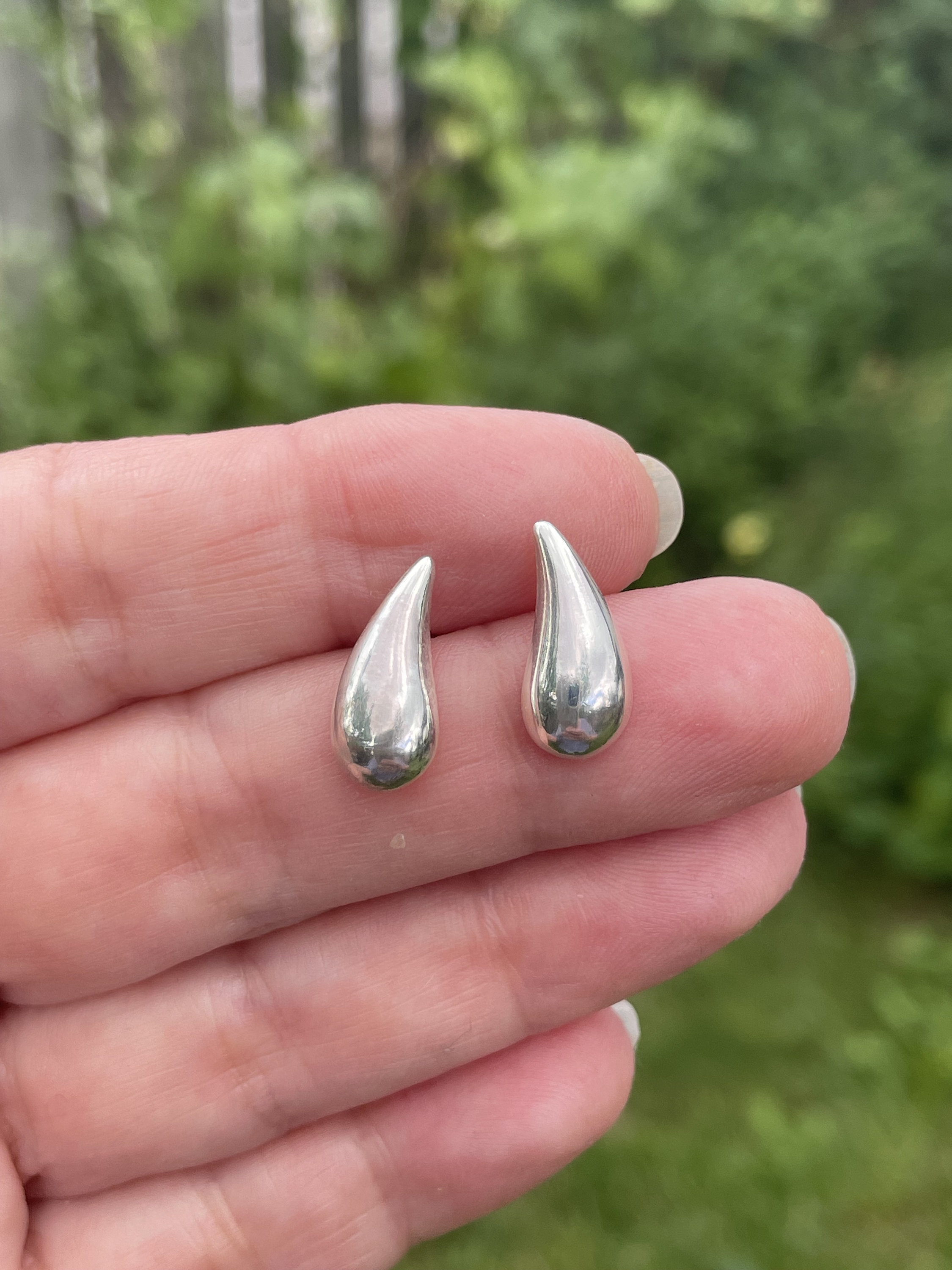 Fancy Minimalist 7x16mm Curved Teardrop Stud Earrings Dainty  display picture 3