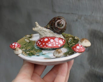 Snail Dish, Hand Made Sculpted Pottery in Green Beige White, Wildlife Animal Art, Small Catch All Tray, Handmade Ceramic, Ready to Ship