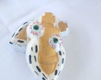 King Chess Piece Bath Bomb: Hand-Painted Dove Scented TADC