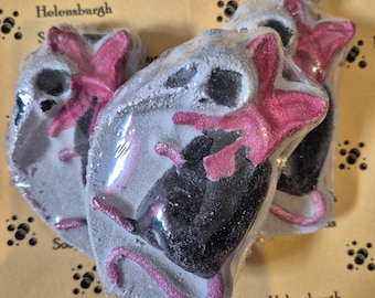 Păte de Rolo Critter Bathbomb, Dragons Blood Scented, Nerdy DnD Bathbomb,