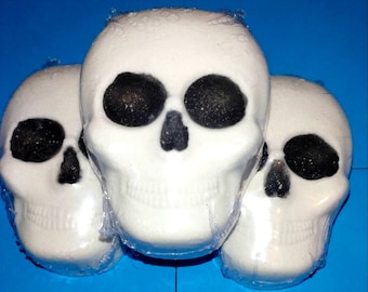 Bleeding Skull Bath Bomb: Hand-Painted Gothic Horror, Dove Scented