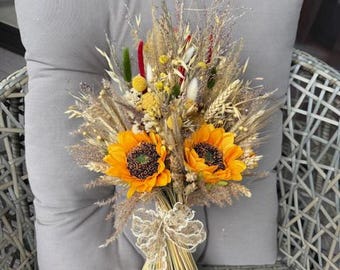 Seide Sonnenblumen und getrocknete Wildblumen Bouquet, Wohnkultur, Tischdekoration