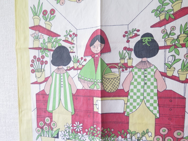 Vintage Tea Towel Designed by Ullas, Decorative Collectible Vintage Towel, Flower Shop Women Flowers 4-36-27 image 4