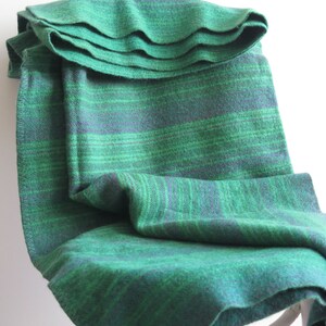 Plaid Blanket par Viola Gråsten Tidstrand, Green Wool Winter Warm Throw vintage Home Decor 5-36-28 image 2