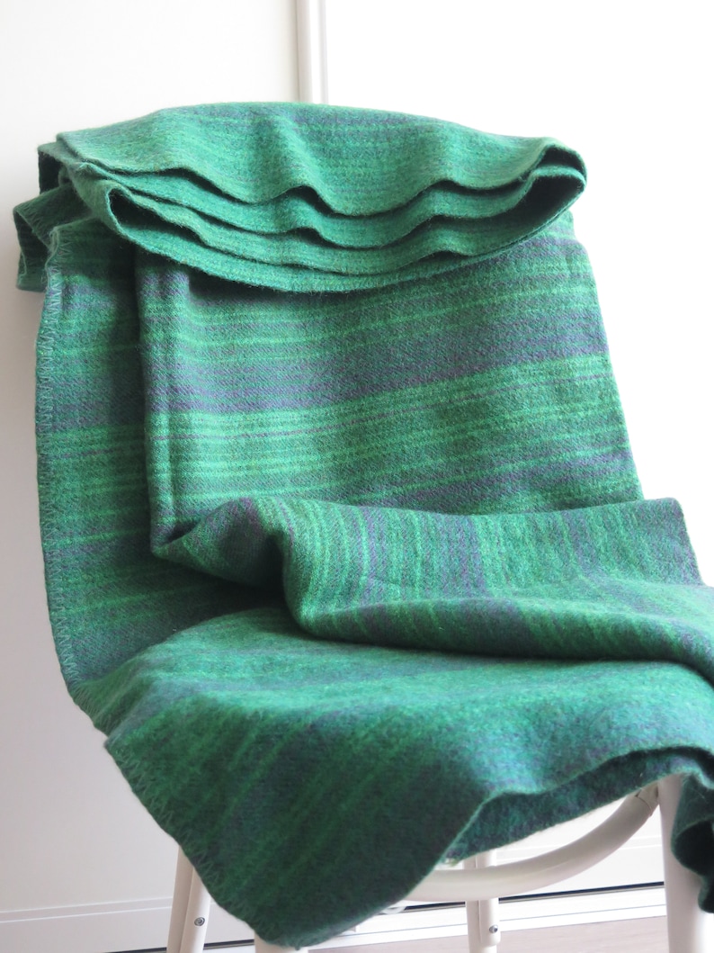 Plaid Blanket par Viola Gråsten Tidstrand, Green Wool Winter Warm Throw vintage Home Decor 5-36-28 image 2