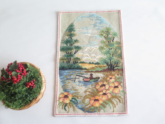 刺繍入り壁飾り 家 風景 湖 漁師 スカンジナビア風 壁掛け 