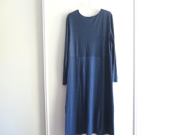 Gudrun Sjoden Mid Length Blue Dress with pockets, Long Sleeves, Size L Striped Dotted Print, Round Neck Line #A-122