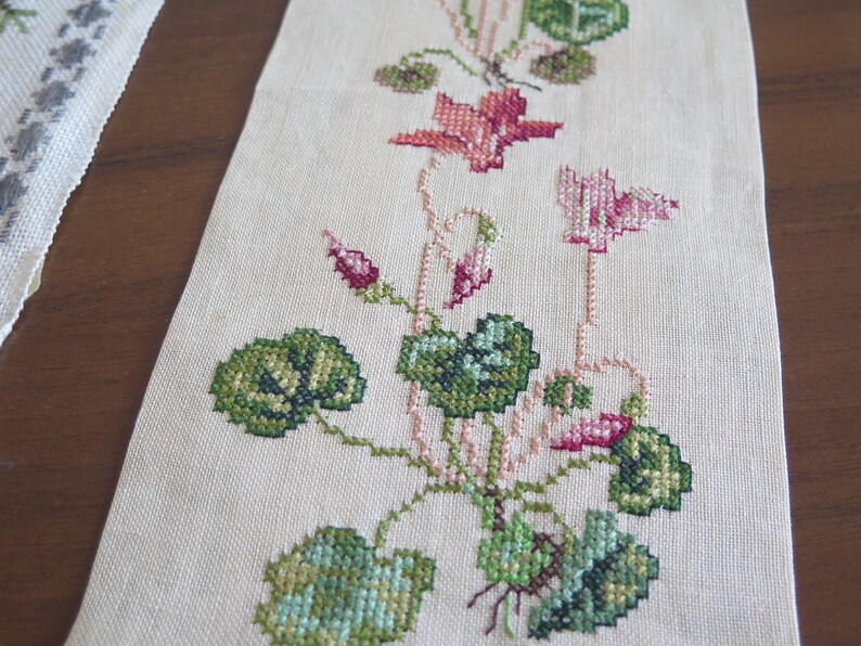 Embroidered Wall Hanging, Cross Stitch, Pine Cones, Pink Flowers, Vintage Swedish Scandinavian Wall Decor 4-69-40/41 image 7