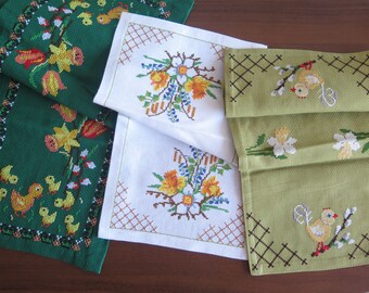 Table Cloth, Vintage Embroidered Handmade Easter Spring Table Napkin #5-17-26