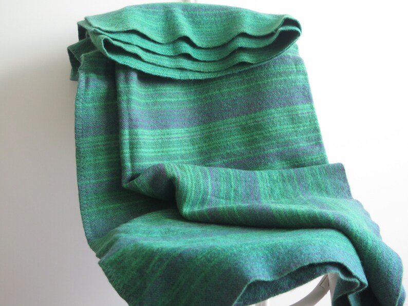 Plaid Blanket par Viola Gråsten Tidstrand, Green Wool Winter Warm Throw vintage Home Decor 5-36-28 image 8