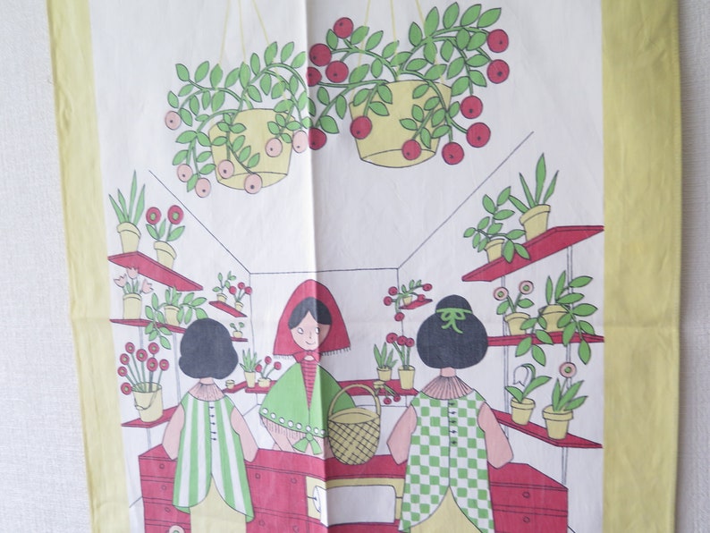 Vintage Tea Towel Designed by Ullas, Decorative Collectible Vintage Towel, Flower Shop Women Flowers 4-36-27 image 5