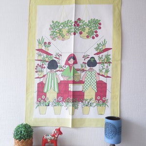 Vintage Tea Towel Designed by Ullas, Decorative Collectible Vintage Towel, Flower Shop Women Flowers 4-36-27 image 3