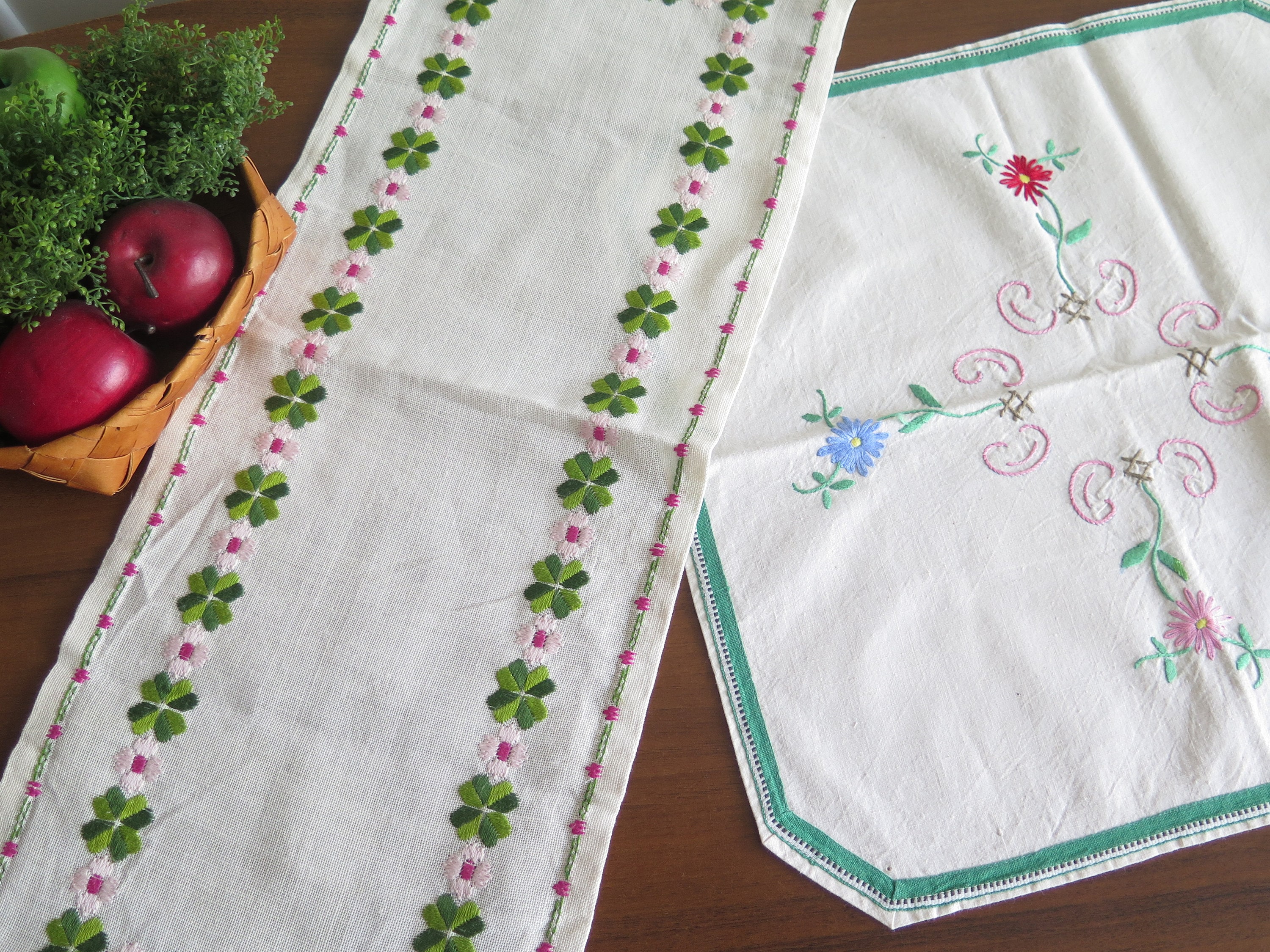 Vintage　スウェーデン　Christmas　アップリケ刺繍　テーブルクロス 刺繍テーブルクロス 2枚セット、スウェーデン刺繍 スカンジナビア風