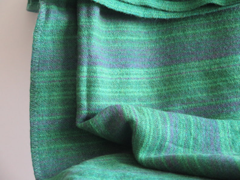 Plaid Blanket par Viola Gråsten Tidstrand, Green Wool Winter Warm Throw vintage Home Decor 5-36-28 image 3