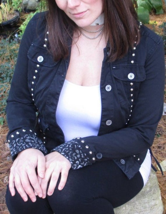 camisa negra tachuelas