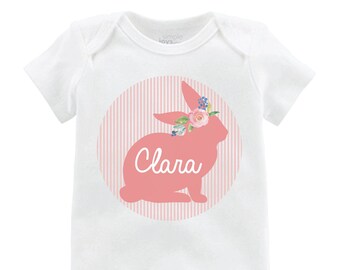 Camiseta de Pascua personalizada para niña, conejito de Pascua, camiseta de Pascua para bebé, camiseta de conejo de Pascua, conejito de Pascua con rayas de seersucker y flores rosas