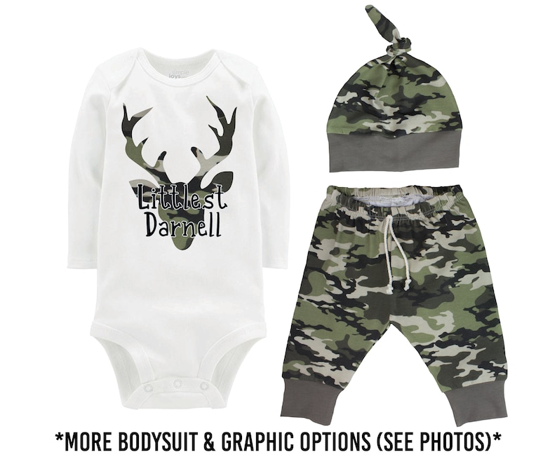 Camouflage Deer Baby Outfit Kleinster Nachname Monogrammed Buck Personalisierte Jagd Buddy gerade dem Team beigetreten Neugeborene nach Hause kommen Bild 9