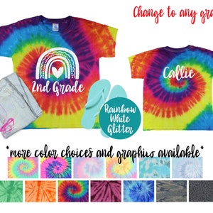 Camisa teñida con efecto tie dye de menta pastel personalizada para niña de tercer grado Camisa de vinilo con purpurina negra brillante con diseño de galaxia y arcoíris blanco Camisa para niña para el regreso a clases