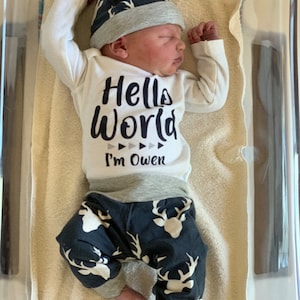Boy Hello World Personalized Name Coming Home Outfit Bodysuit Infant Gift Set Gray Navy Deer Boy Going Home Set Baby Shower Gift Newborn zdjęcie 1