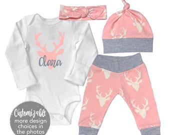 Gepersonaliseerde meisje herten baby outfit pasgeboren naar huis set Romper Buck lichtroze en grijze legging hoofdband knoop hoed baby cadeauset