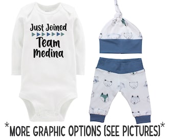 Junge gerade beigetreten Team Nachname personalisiert nach Hause kommen Outfit Tiergesichter Bär Fuchs Säugling Geschenk nach Hause gehen Baby Shower Blau Schwarz Petrol