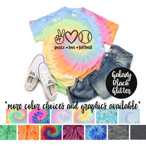 Maglietta Tie Dye Peace Love Softball Maglietta Galaxy Bright Black Glitter Vinyl Softball Maglietta Tie Dye Peace Love Girl