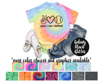 Camicia Peace Love Softball Tie Dye Camicia Galaxy Maglietta da softball in vinile nero brillante con glitter Tie Dye Camicia Peace Love Girl