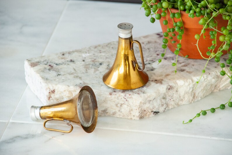 Brass Horn Salt And Pepper Shaker Set / Bugle / Megaphone / Holiday Table / Dining and Serving / Collectible / Sustainable Home 画像 9