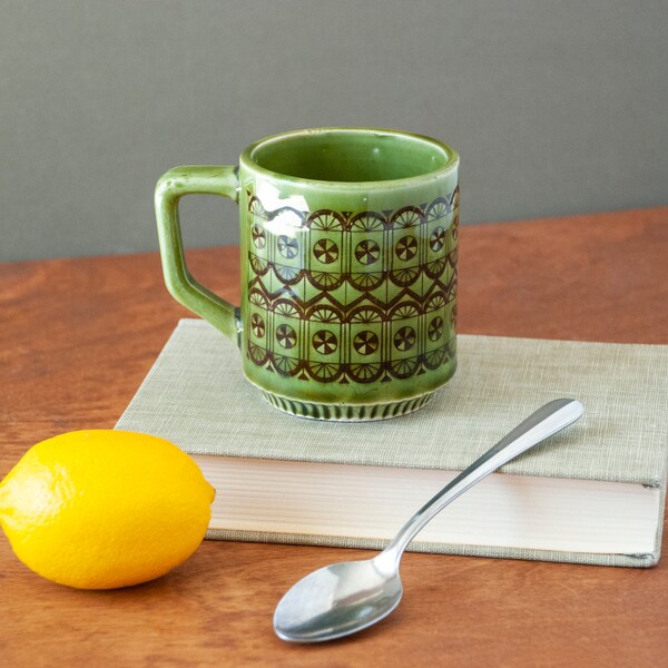 Funky Green Ceramic Coffee Mug with Kitsch Retro Geometric Graphic And Ribbed Foot / Handled Tea Cup / Vintage 1970s / Japan