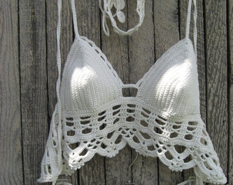 Crop top de crochet con gargantilla blanca. Se puede hacer en cualquier color